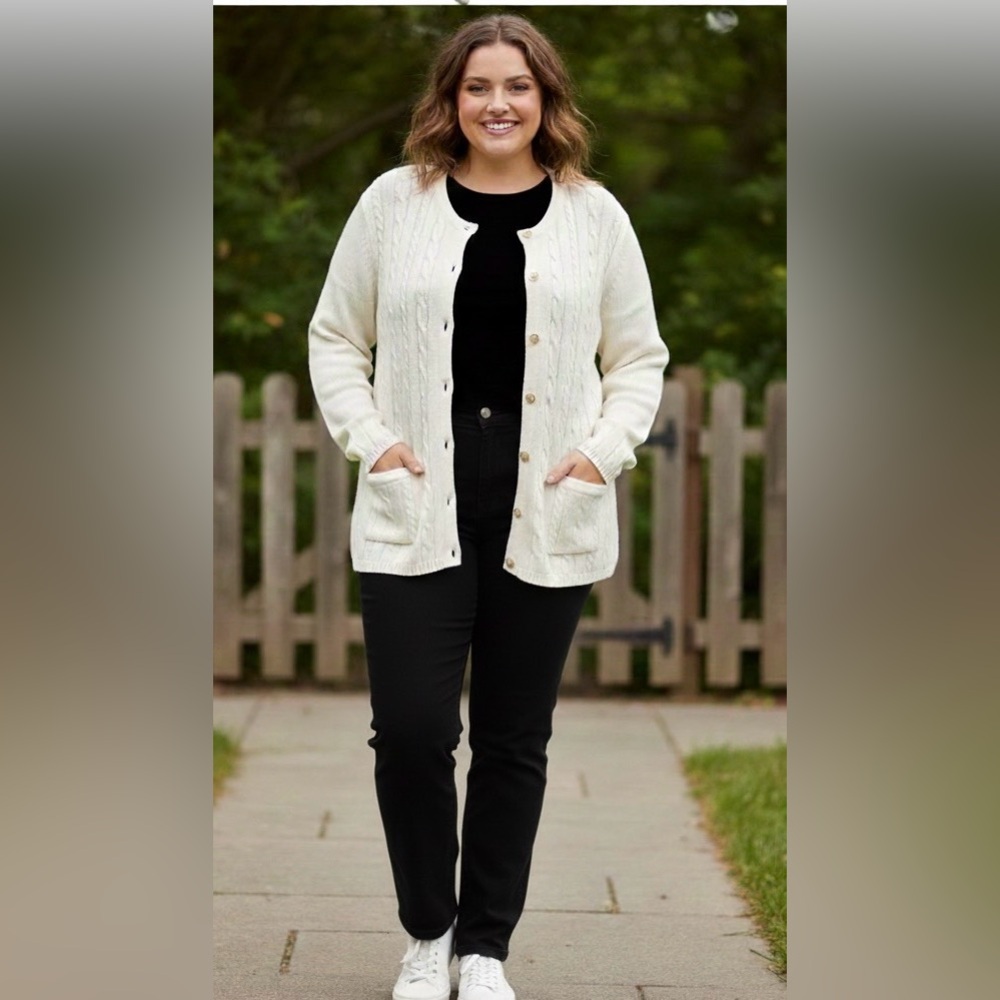 Classic Elements Woman ivory longsleeved sweater, preowned good condition 16/18W
